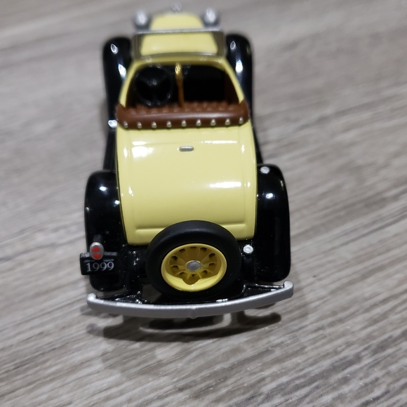 Hallmark vintage roadster 1932 Chevrolet - Picture 3 of 5